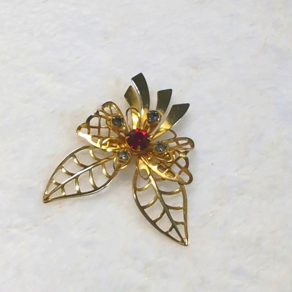 Vintage 60's Goldtone and Rhinestone Spray Brooche - Picture 3 of 8